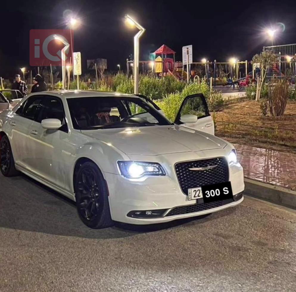 کرایسلەر 300